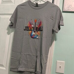 🌟 Gray Graphic T-Shirt with Colorful Design. Jelly Roll . NWOT